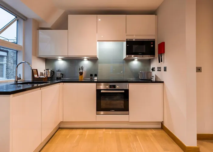 Barbican Serviced Apartments By Lovelystay